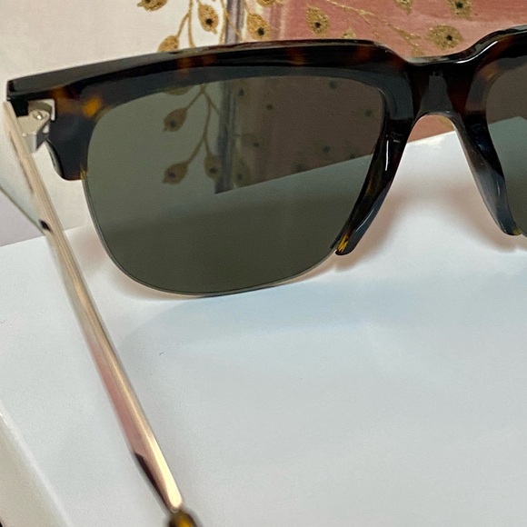 saint laurent sunglasses unisex: few scratches- nice color- include box - Picture 9 of 13